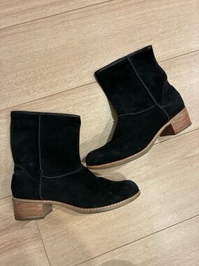 Ugg Women’s Cyrinda Black Suede Leather Ankle Boot Size 9